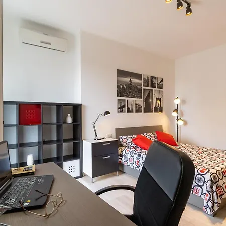 דירה Alloggio Moderno In Centro Citta מונצה